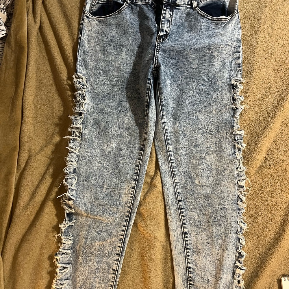 Stylish Acid Wash Frayed Jeans